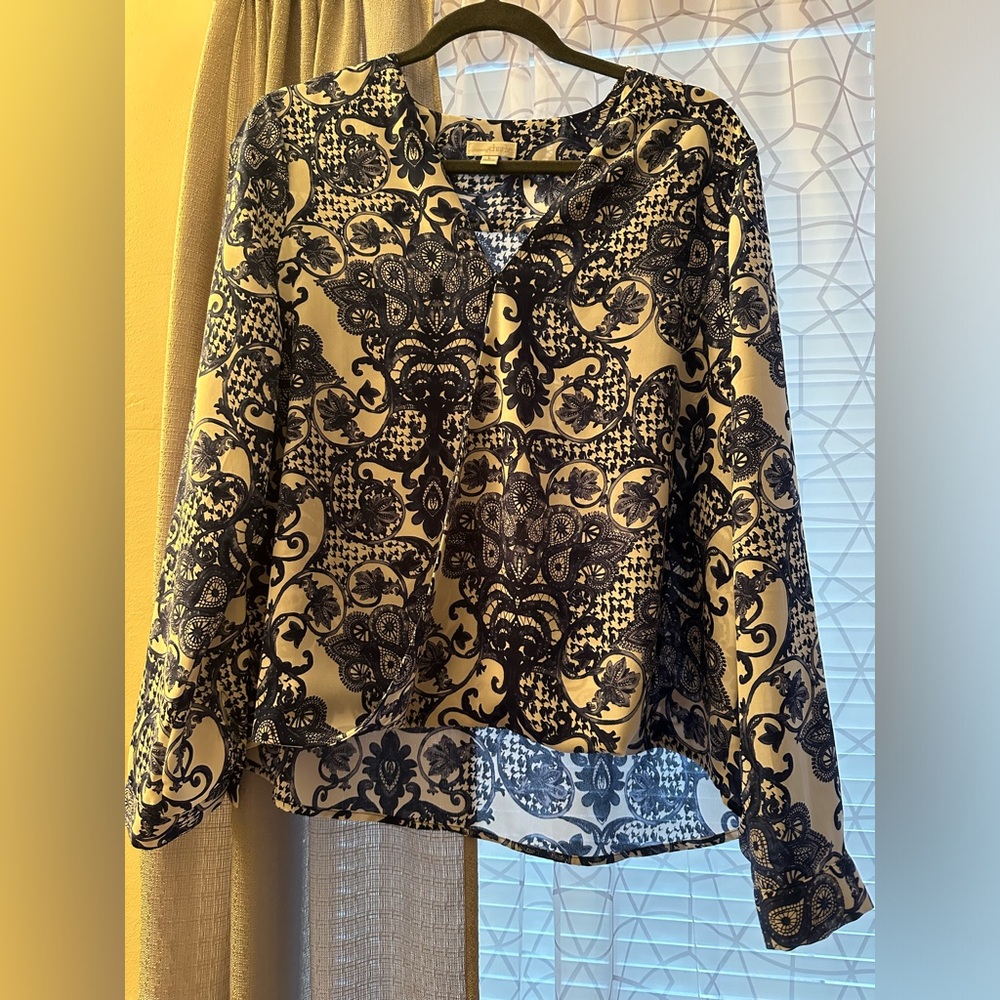 Charming Charlie size L women’s top. Very good condition